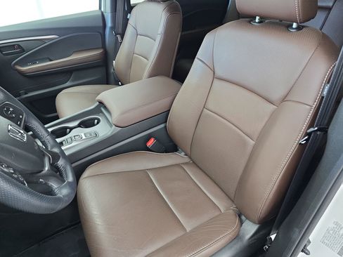 Certified 2025 Honda Passport EX-L image 15