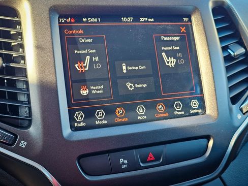 Used 2019 Jeep Cherokee Trailhawk w/ Cold Weather Group image 24