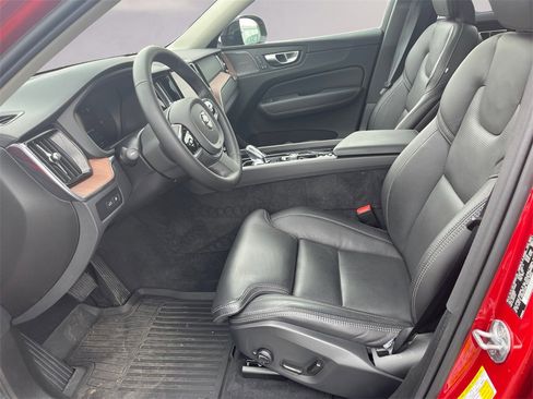 Used 2024 Volvo XC60 T8 Ultimate image 9