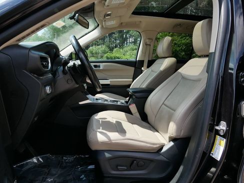 Certified 2021 Ford Explorer Limited w/ Equipment Group 301A AWD/4WD image 16