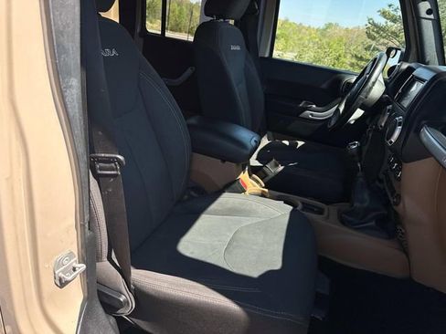 Used 2016 Jeep Wrangler Unlimited Sahara AWD/4WD image 24