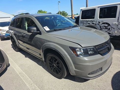 Used 2020 Dodge Journey SE w/ Blacktop Package FWD image 3