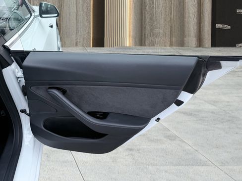 Used 2018 Tesla Model 3 Mid Range image 35