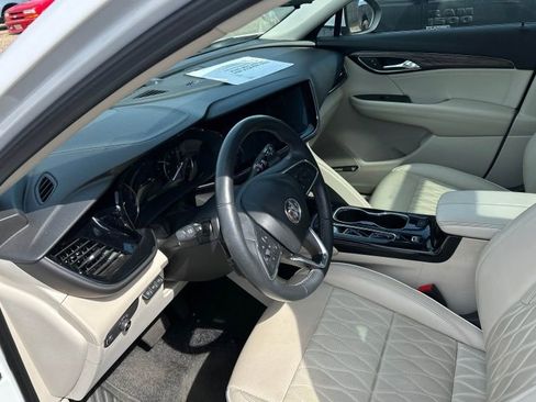 Used 2023 Buick Envision Avenir image 2