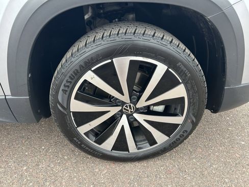 Used 2024 Volkswagen Taos SE image 9