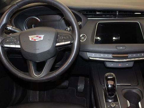 Certified 2023 Cadillac XT4 Premium Luxury image 16