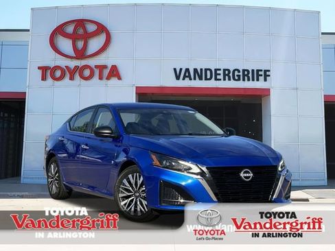 Used 2025 Nissan Altima 2.5 SV image 1