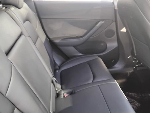 Used 2021 Tesla Model Y Long Range image 23
