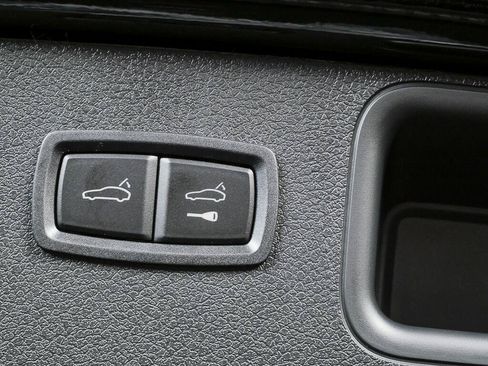 Used 2026 Porsche Macan Turbo AWD/4WD image 30