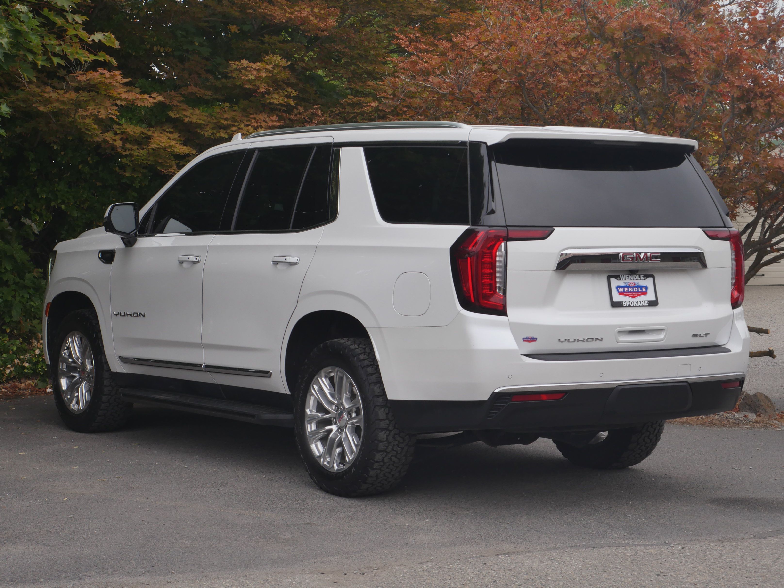 Used 2021 GMC Yukon SLT w/ Rear Media and Nav Package AWD/4WD image 22