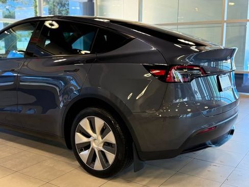 Used 2023 Tesla Model Y Long Range AWD/4WD image 12
