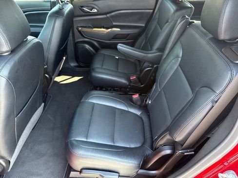 Used 2023 GMC Acadia SLE FWD image 11