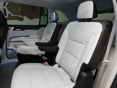 Used 2024 GMC Acadia Denali image 82