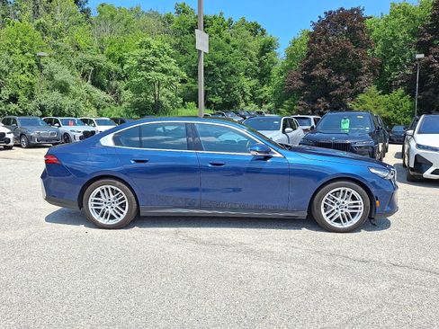 Used 2024 BMW 530i xDrive w/ Premium Package AWD/4WD image 7