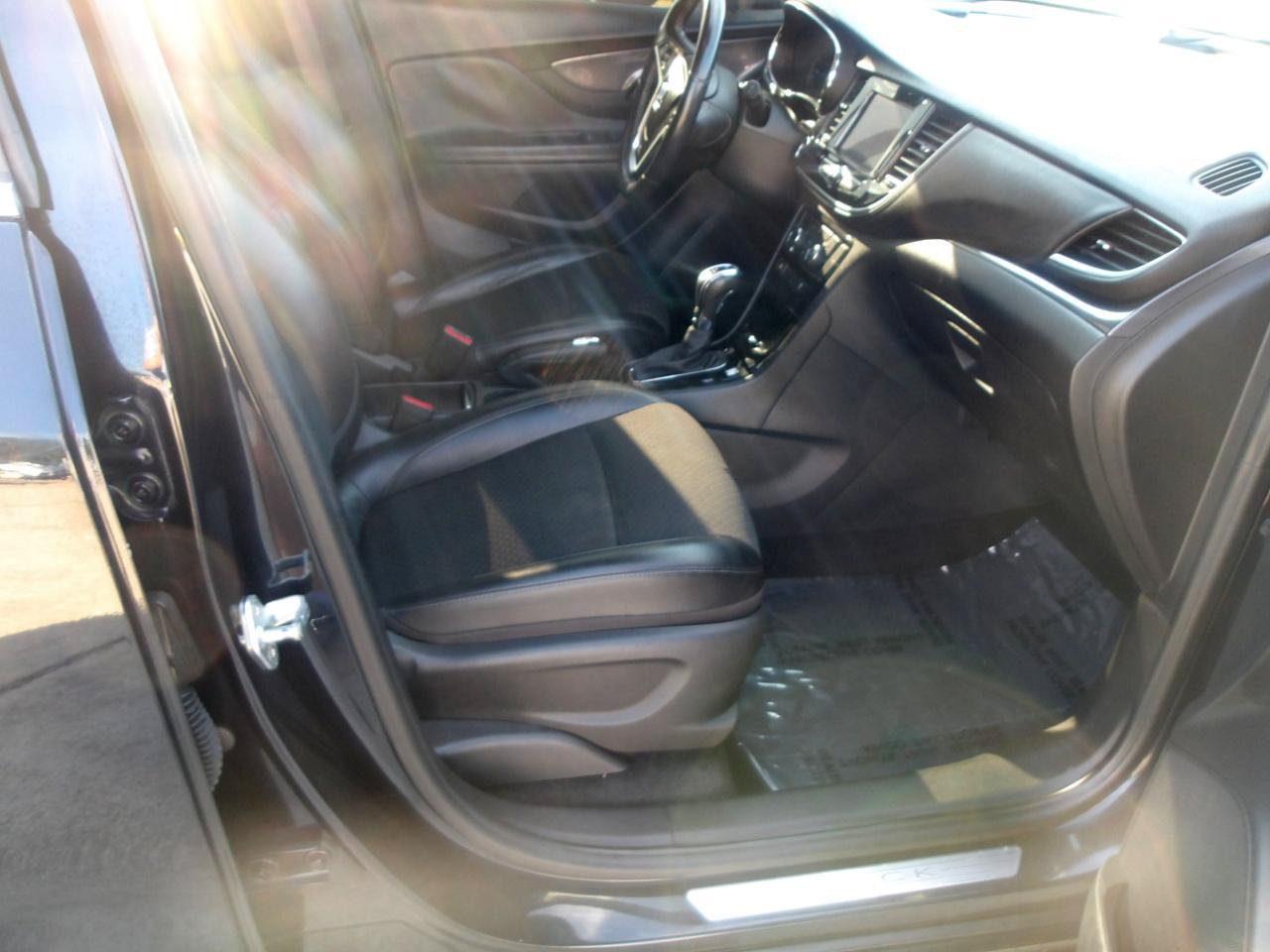 Used 2021 Buick Encore Preferred AWD/4WD image 10
