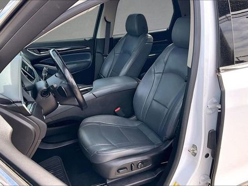 Used 2019 Buick Enclave Essence image 24