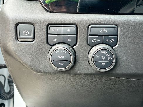 Used 2024 Chevrolet Silverado 1500 LT Trail Boss w/ Convenience Package II image 10