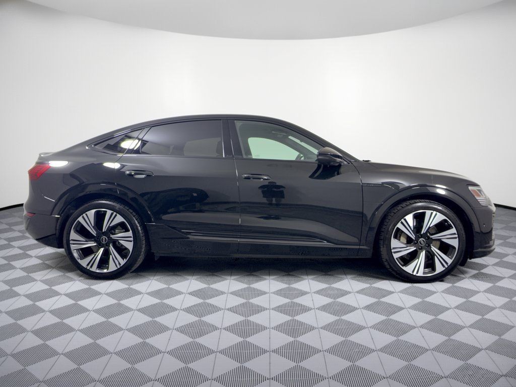 Used 2024 Audi Q8 e-tron Prestige AWD/4WD image 8