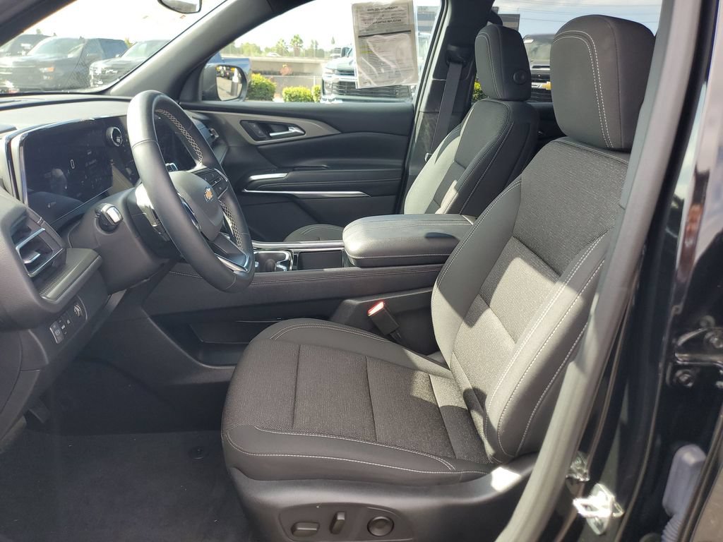 Used 2026 Chevrolet Traverse LT FWD image 19