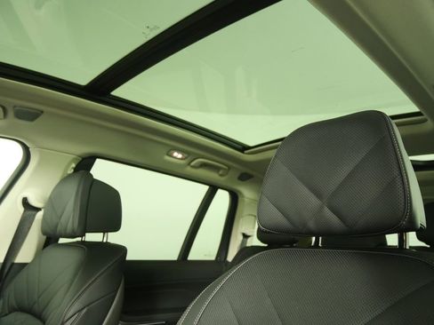 Certified 2025 BMW X7 xDrive40i w/ Premium Package image 10