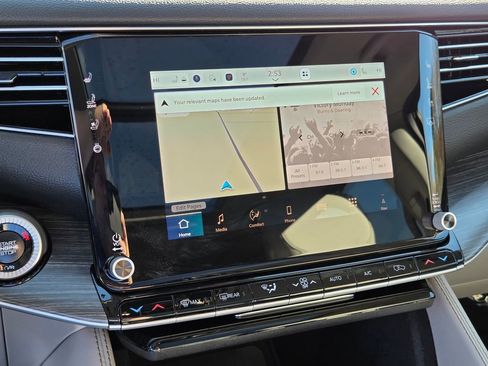 Used 2024 Jeep Wagoneer L Series III w/ Premium Group I image 21