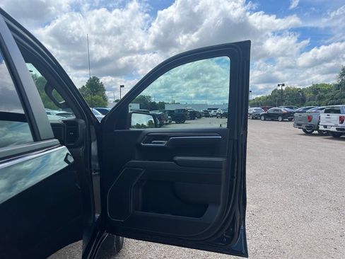 Used 2023 Chevrolet Silverado 1500 LT AWD/4WD image 33