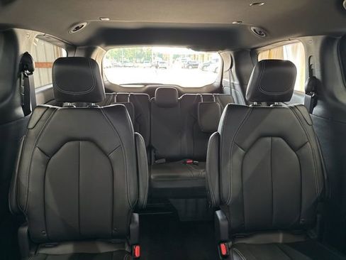 New 2026 Chrysler Pacifica Select image 31
