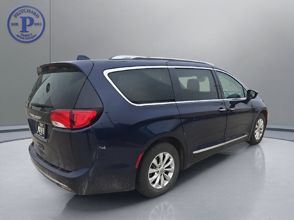 Used 2019 Chrysler Pacifica Touring-L FWD image 6