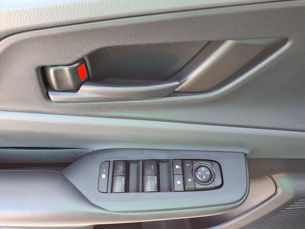 Used 2024 Toyota Prius LE FWD image 18