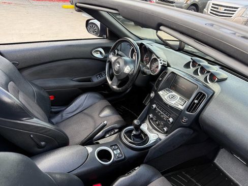 Used 2010 Nissan 370Z Touring w/ Sport Pkg image 8