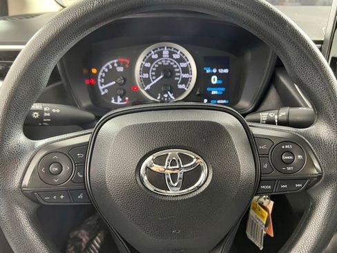 Used 2022 Toyota Corolla LE image 19