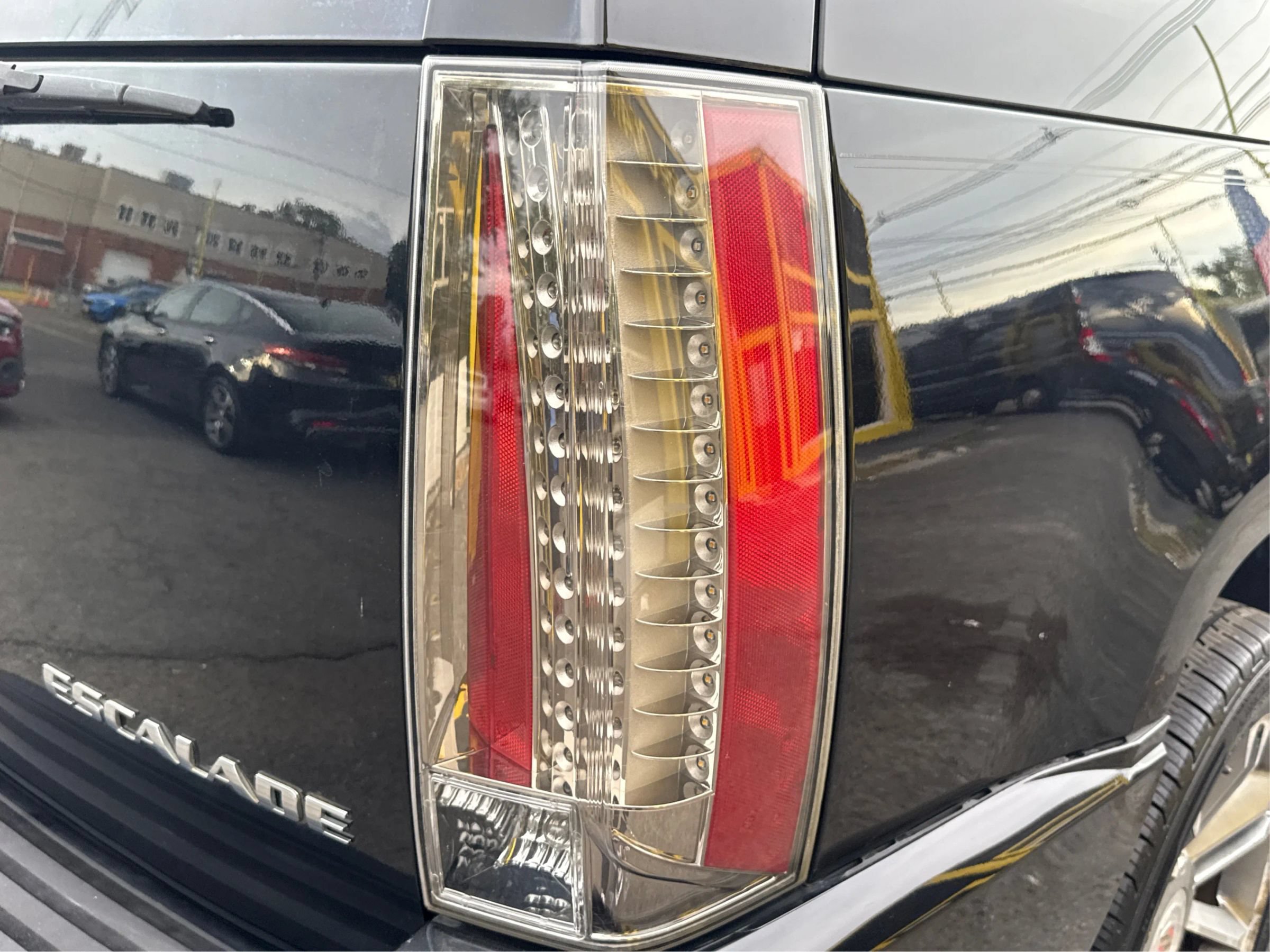 Used 2014 Cadillac Escalade Premium AWD/4WD image 28