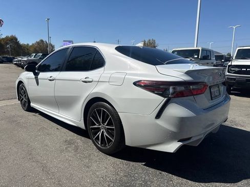 Used 2023 Toyota Camry SE FWD image 2