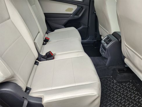 Used 2018 Volkswagen Tiguan SEL image 31