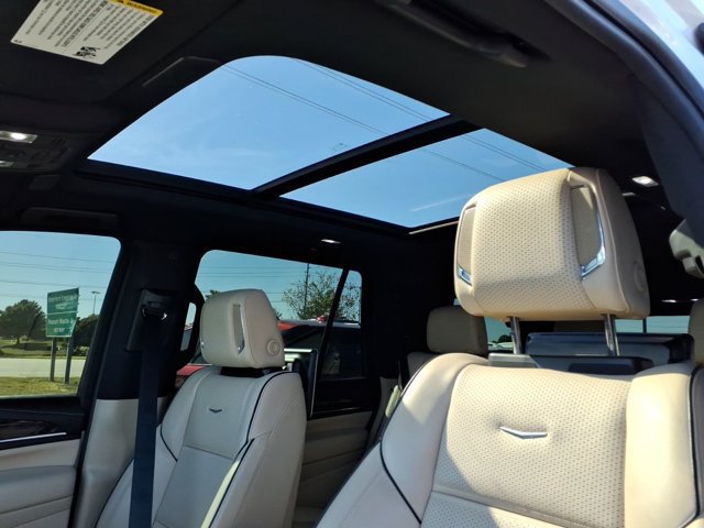 Used 2021 Cadillac Escalade Premium Luxury w/ LPO, Illumination Package AWD/4WD image 27