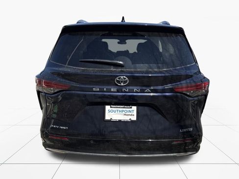 Used 2026 Toyota Sienna Limited image 6