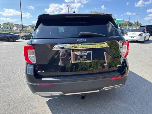 Used 2020 Ford Explorer XLT w/ Equipment Group 202A AWD/4WD image 11