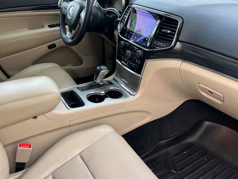 Used 2019 Jeep Grand Cherokee Limited w/ Luxury Group II image 17
