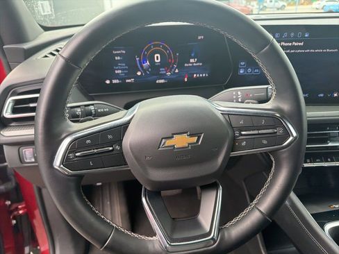 Used 2025 Chevrolet Traverse LT image 19