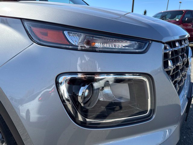 Used 2025 Hyundai Venue SEL FWD image 9