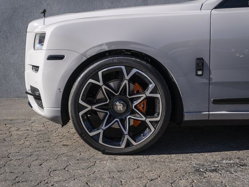 Used 2023 Rolls-Royce Cullinan Black Badge w/ Leather Finishing Pack image 18