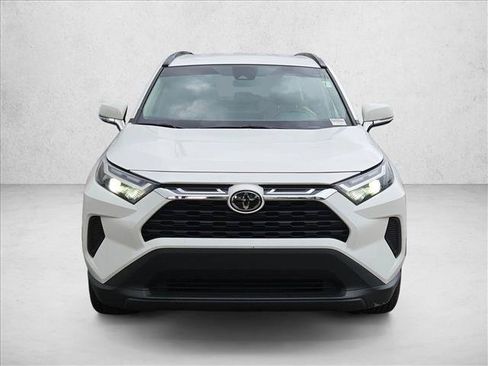 Used 2022 Toyota RAV4 XLE FWD image 2