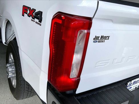 Used 2023 Ford F250 XLT w/ FX4 Off-Road Package image 11