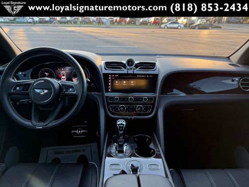 Used 2021 Bentley Bentayga image 16
