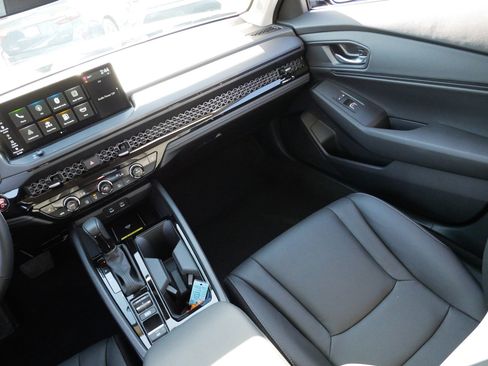 Used 2025 Honda Accord EX-L image 11