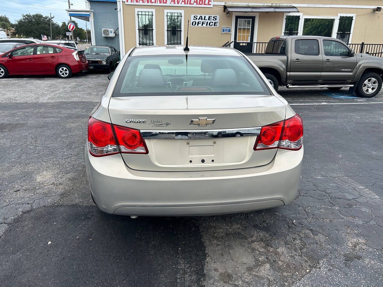 Used 2012 Chevrolet Cruze LS w/ Connectivity Package FWD image 4