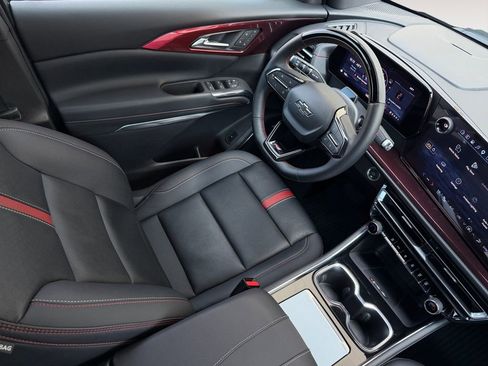 Used 2025 Chevrolet Traverse RS w/ LPO, Floor Liner Package FWD image 15