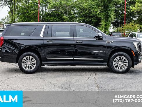 Used 2026 GMC Yukon XL Denali w/ Sun & Power Step Package AWD/4WD image 9