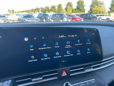 Used 2025 Hyundai Elantra SEL image 21