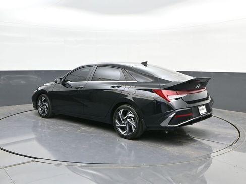 Used 2025 Hyundai Elantra SEL FWD image 5